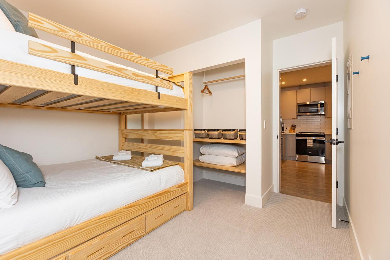 Tally Ho By Revelstoke Vacations Exteriér fotografie