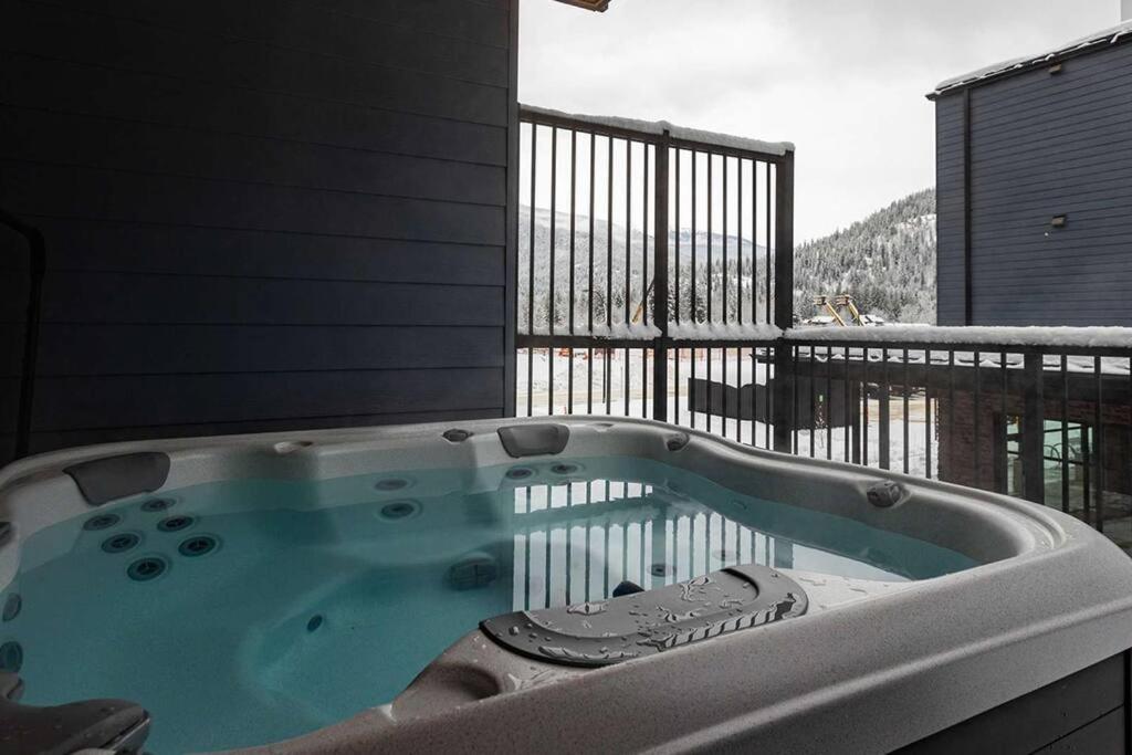 Tally Ho By Revelstoke Vacations Exteriér fotografie