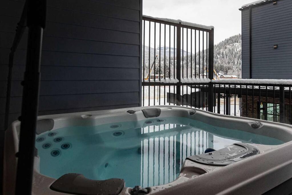 Tally Ho By Revelstoke Vacations Exteriér fotografie